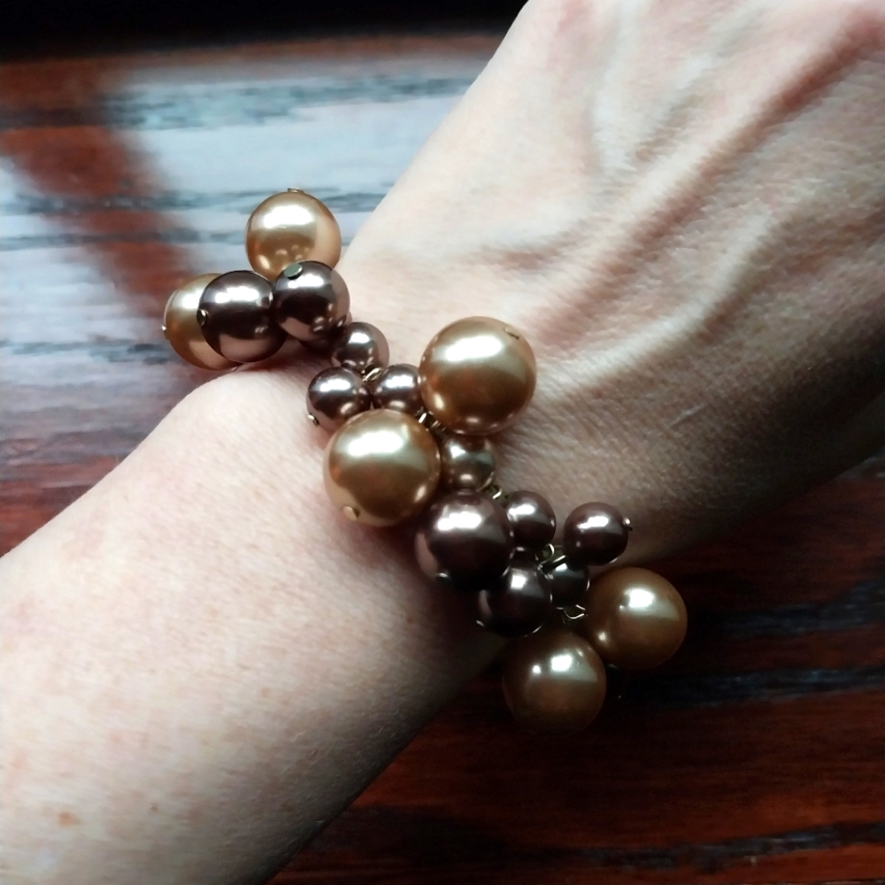 Beautiful vintage RMN pearl stretch bracelet